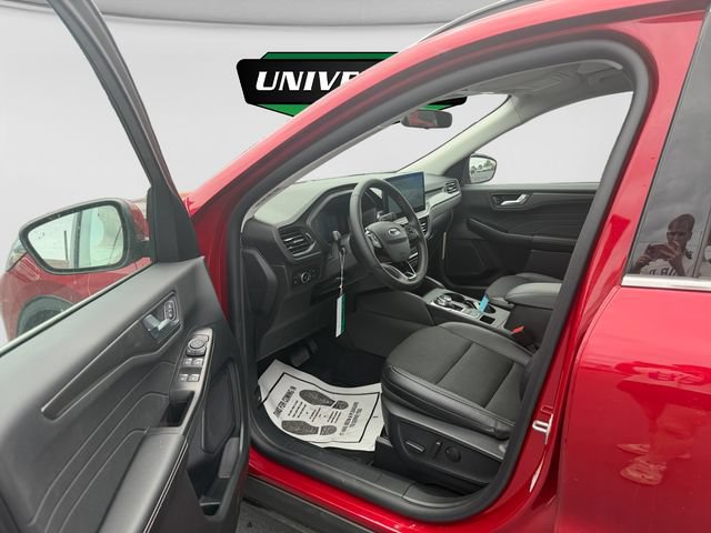 New 2026 Ford Escape SE w/ Class II Trailer Tow Package FWD image 25