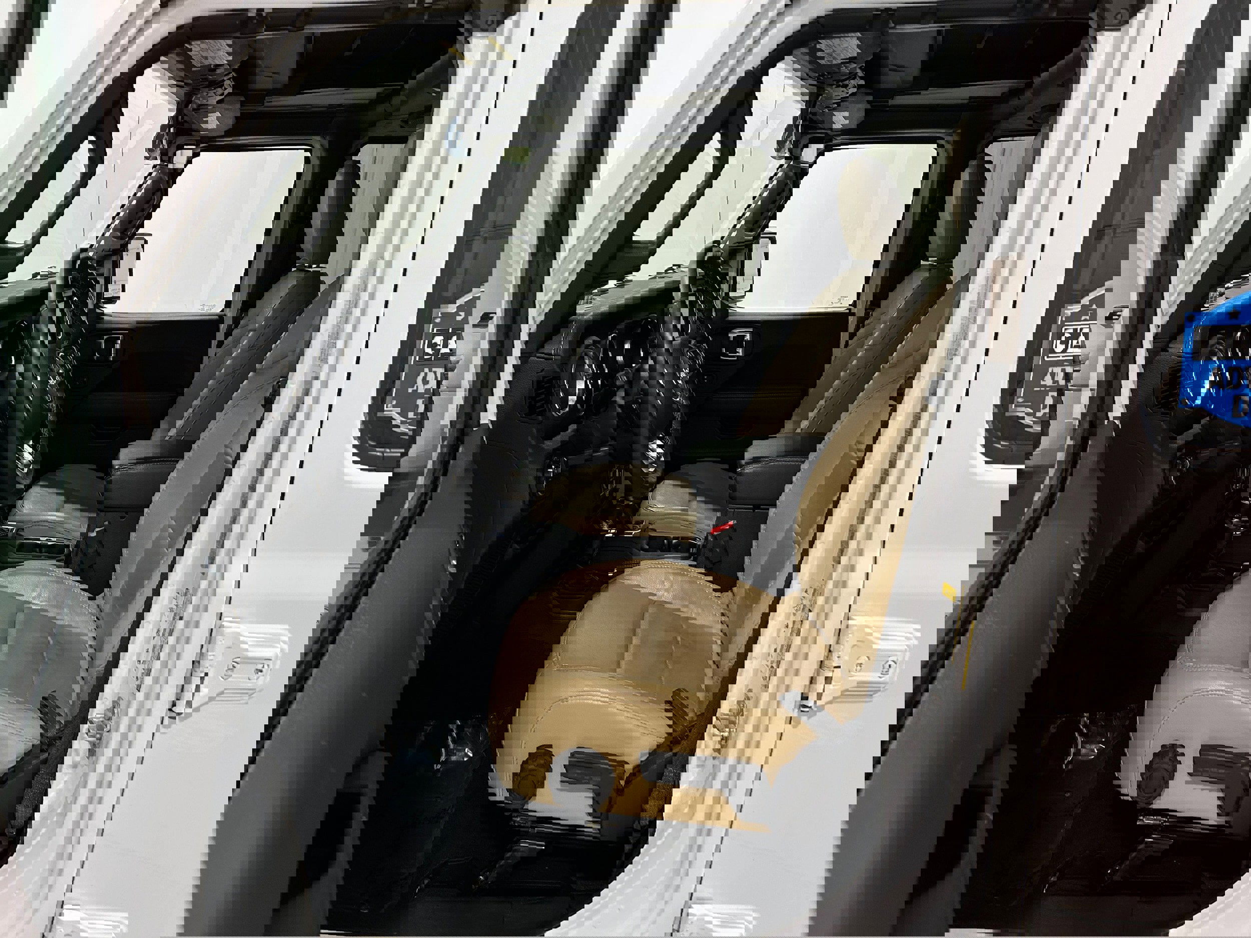 Used 2019 Jeep Wrangler Unlimited Sahara w/ Uconnect 4C Nav & Sound Group image 4