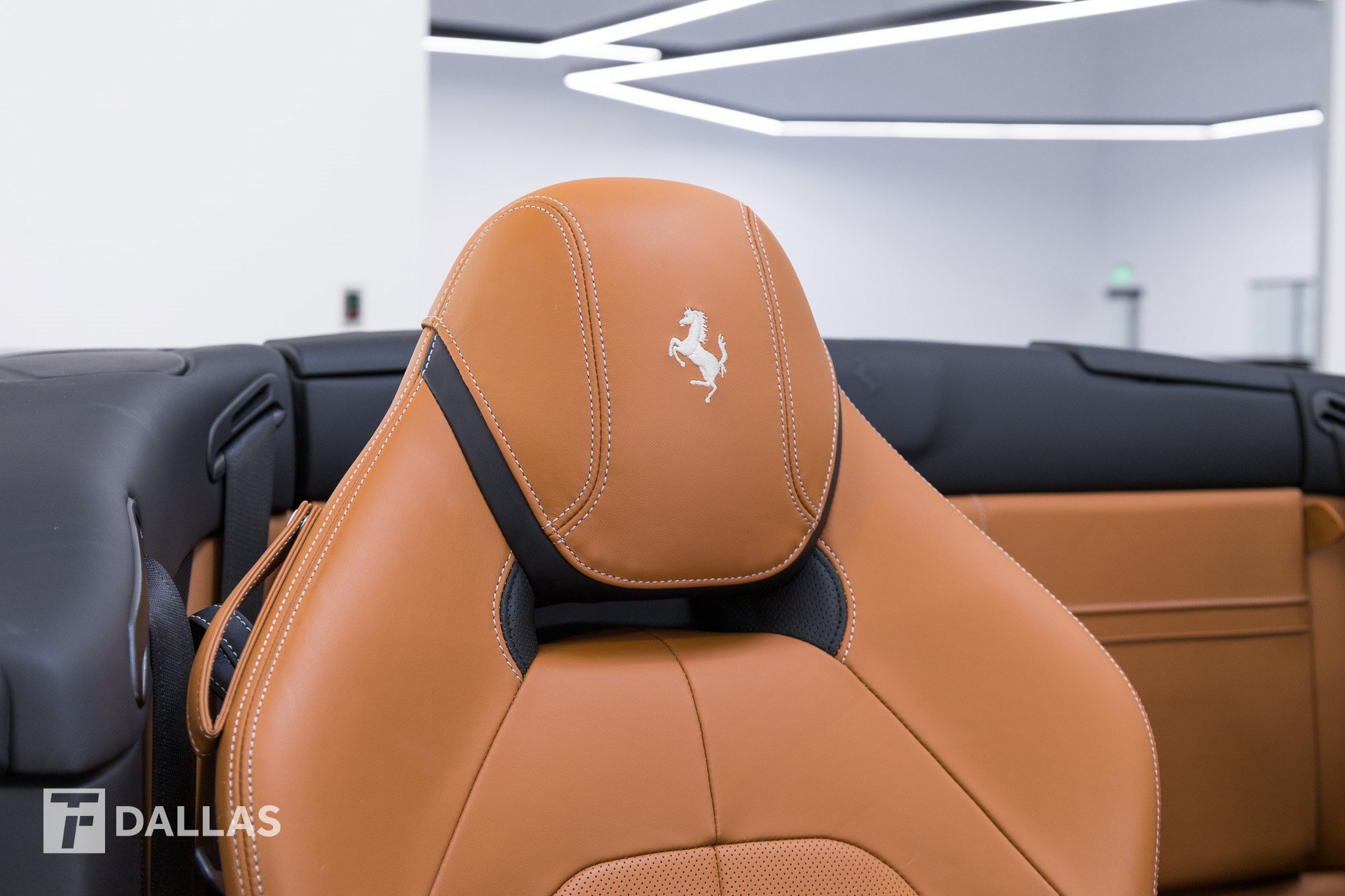 Used 2017 Ferrari California T RWD image 43