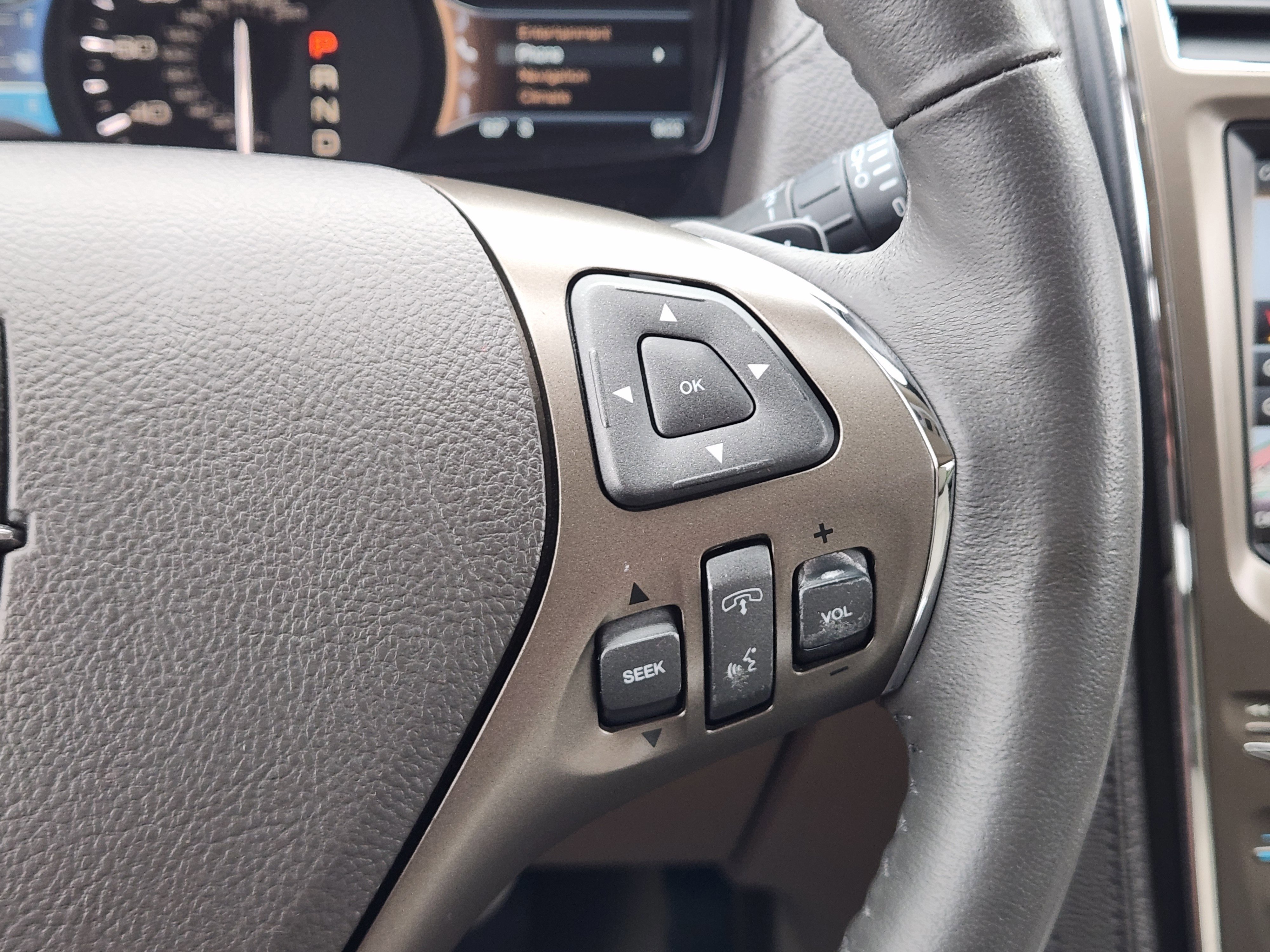 Used 2013 Lincoln MKX AWD image 25