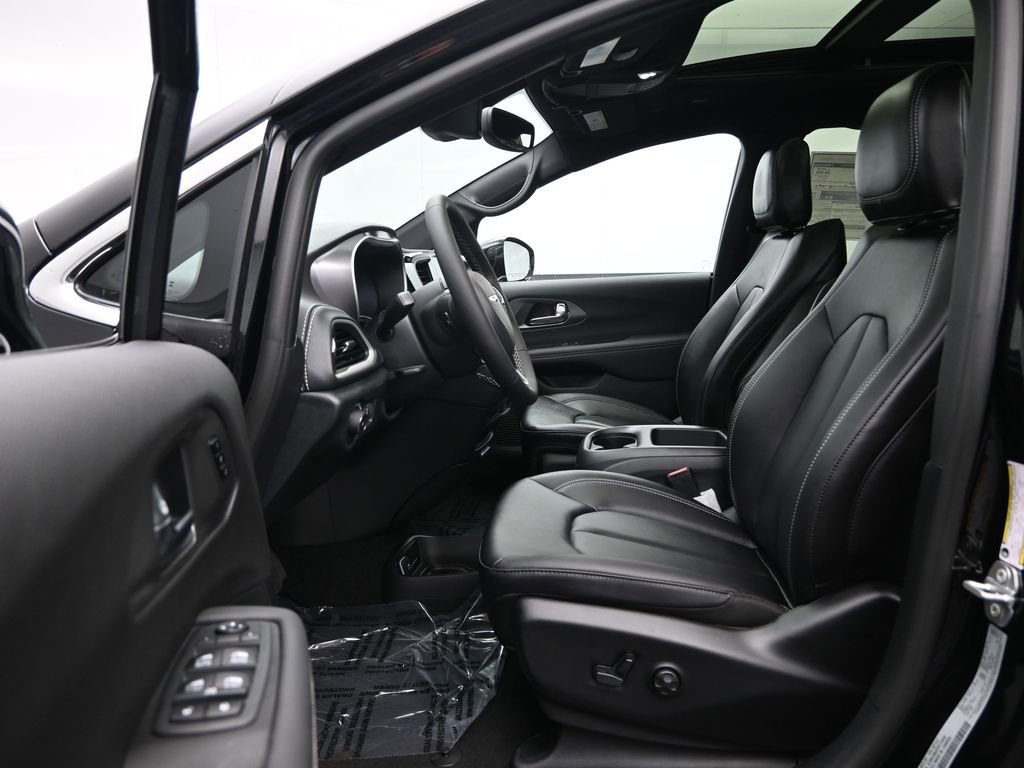 New 2026 Chrysler Pacifica Select image 21