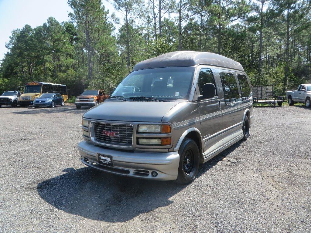 Used 2002 GMC Savana 1500 w/ SLE Marketing Option Pkg 3 RWD image 2