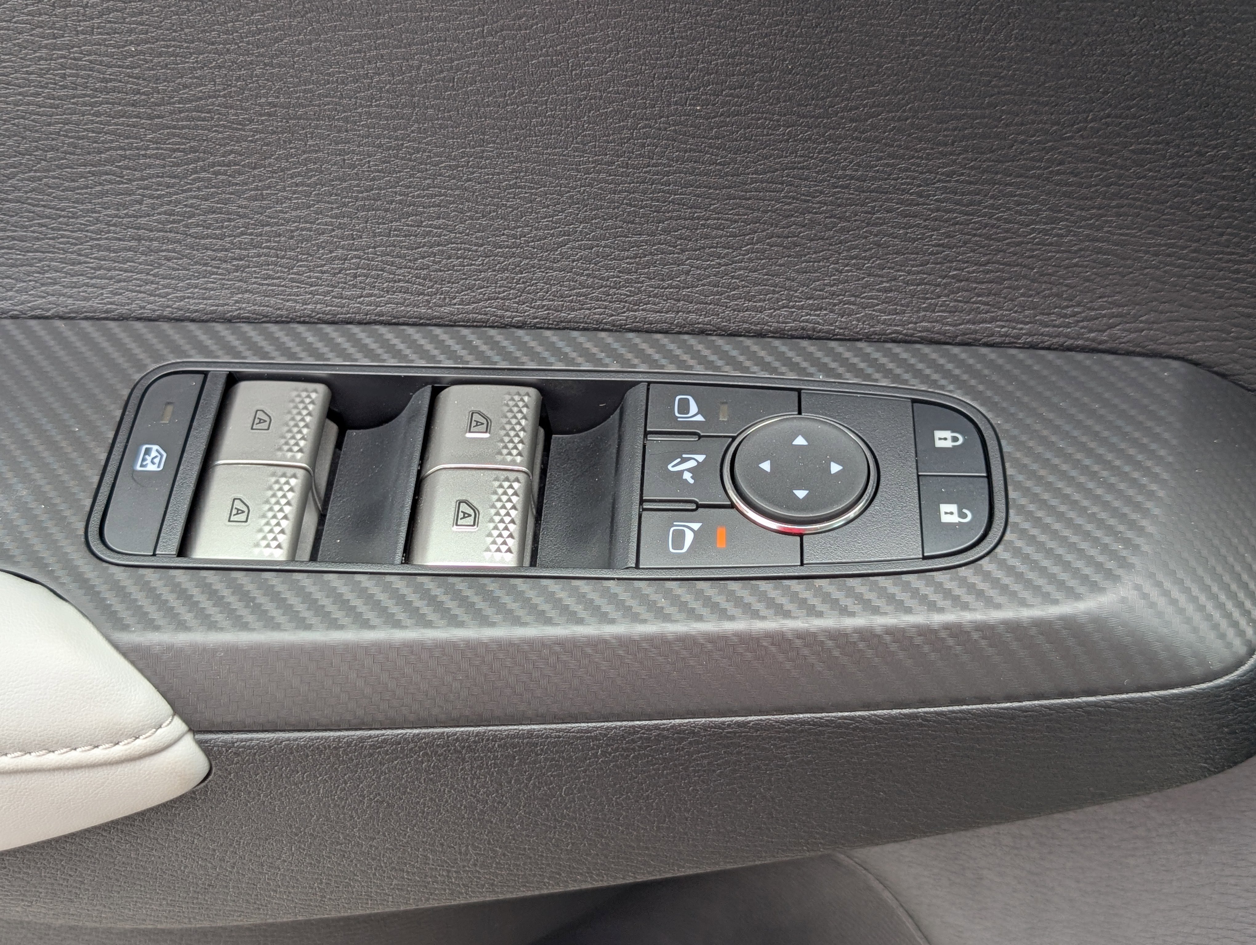 New 2025 Mitsubishi Outlander SEL image 24