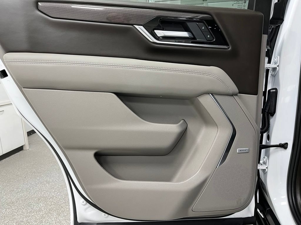 Used 2025 GMC Yukon Elevation AWD/4WD image 42