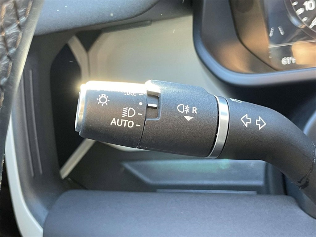 Used 2023 Land Rover Defender 110 S image 22