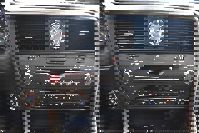 Used 2017 Lexus RX 450h AWD image 31