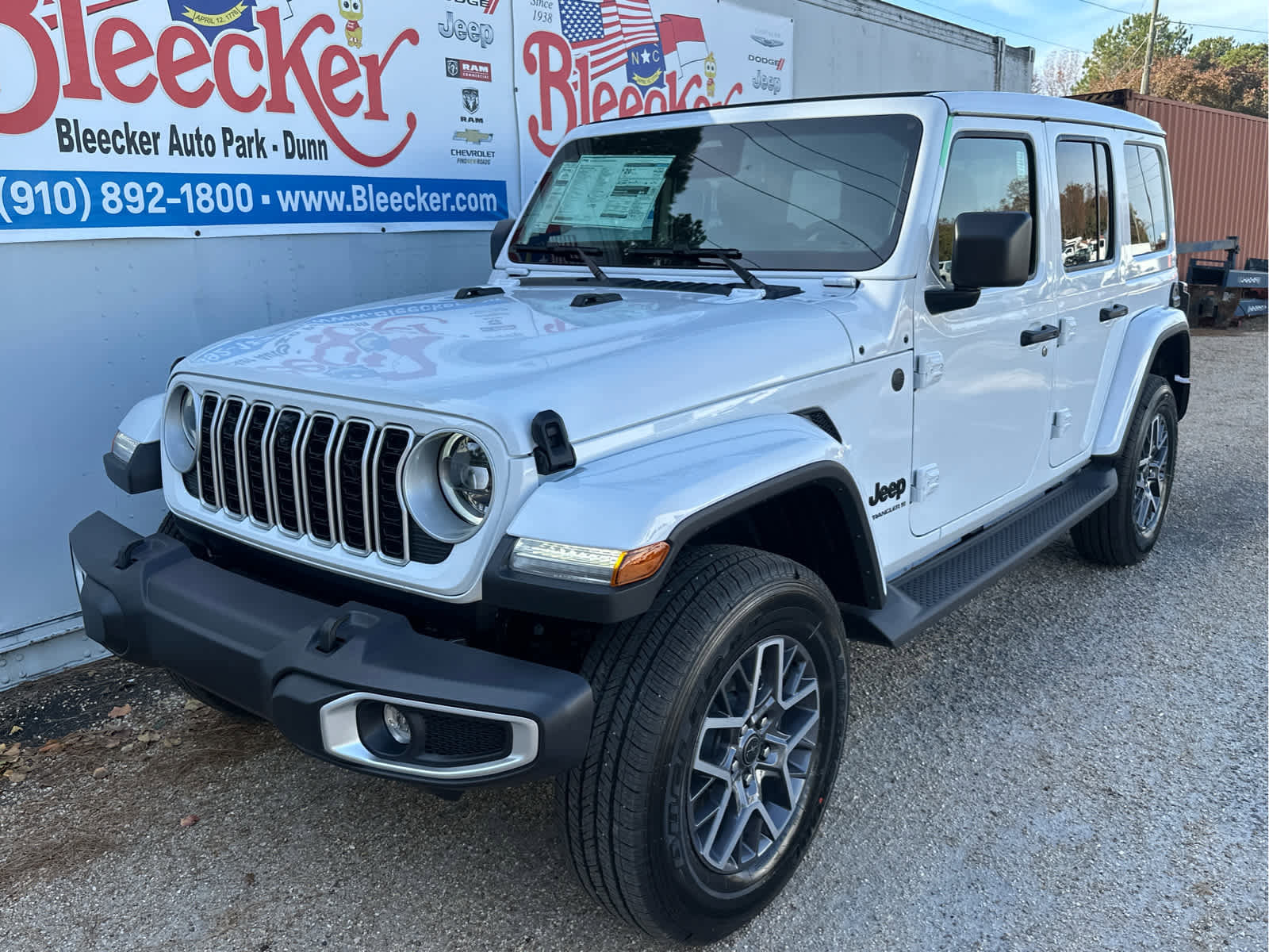 New 2026 Jeep Wrangler Unlimited Sahara AWD/4WD image 6
