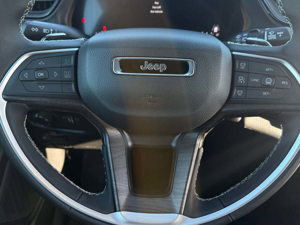 New 2026 Jeep Grand Cherokee Altitude image 25