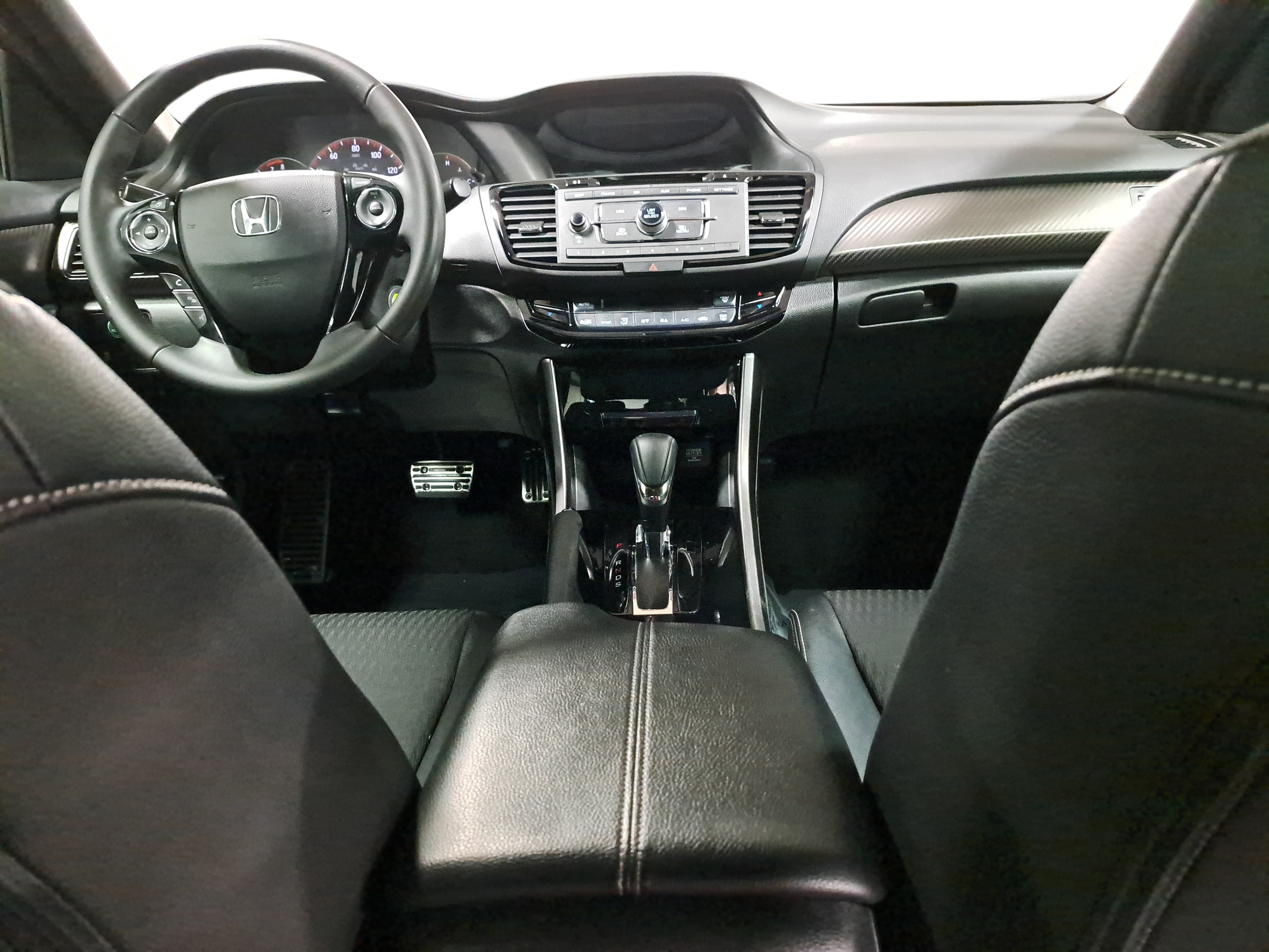 Used 2017 Honda Accord Sport image 9
