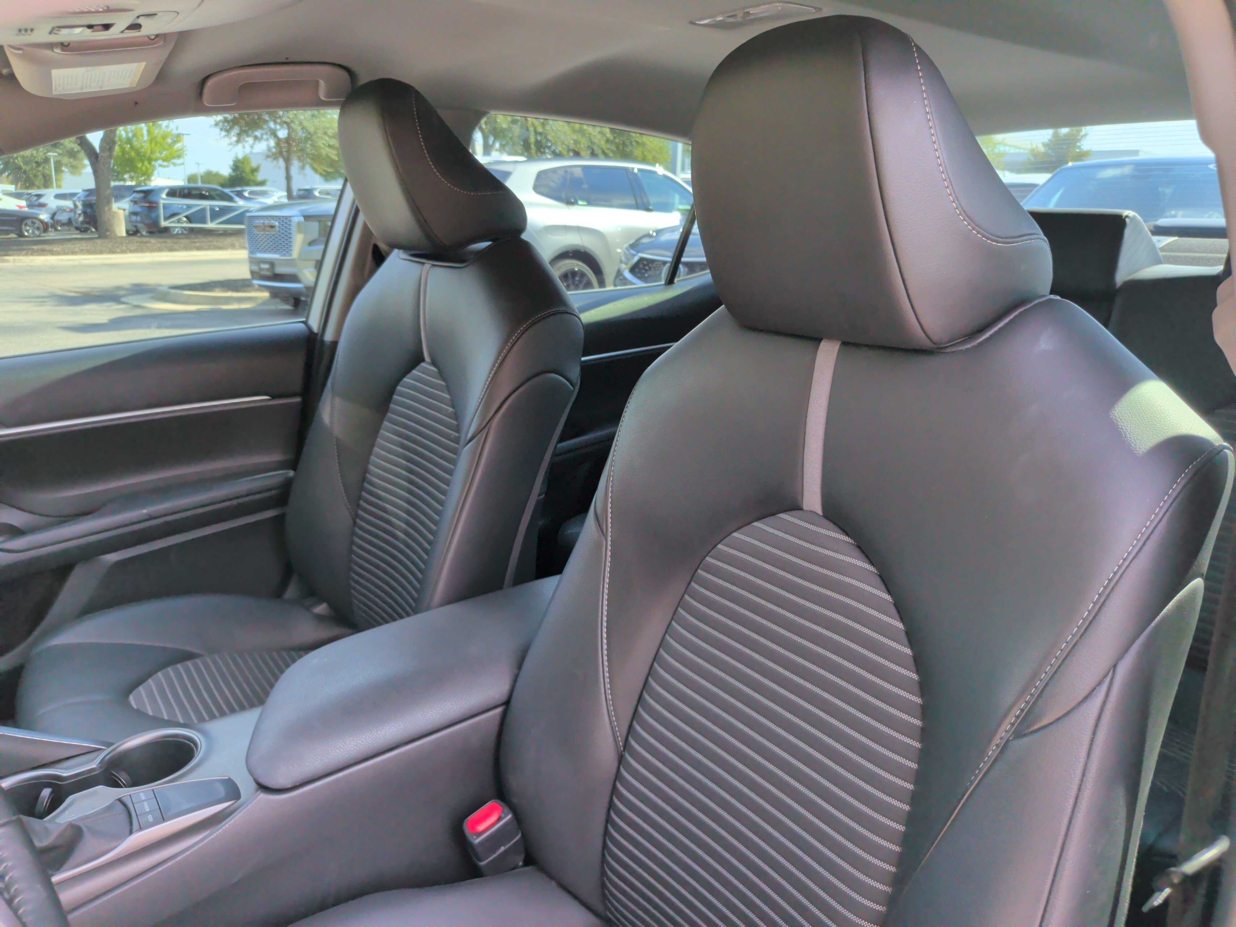 Used 2022 Toyota Camry SE w/ Carpet Mat Package (TMS) FWD image 22