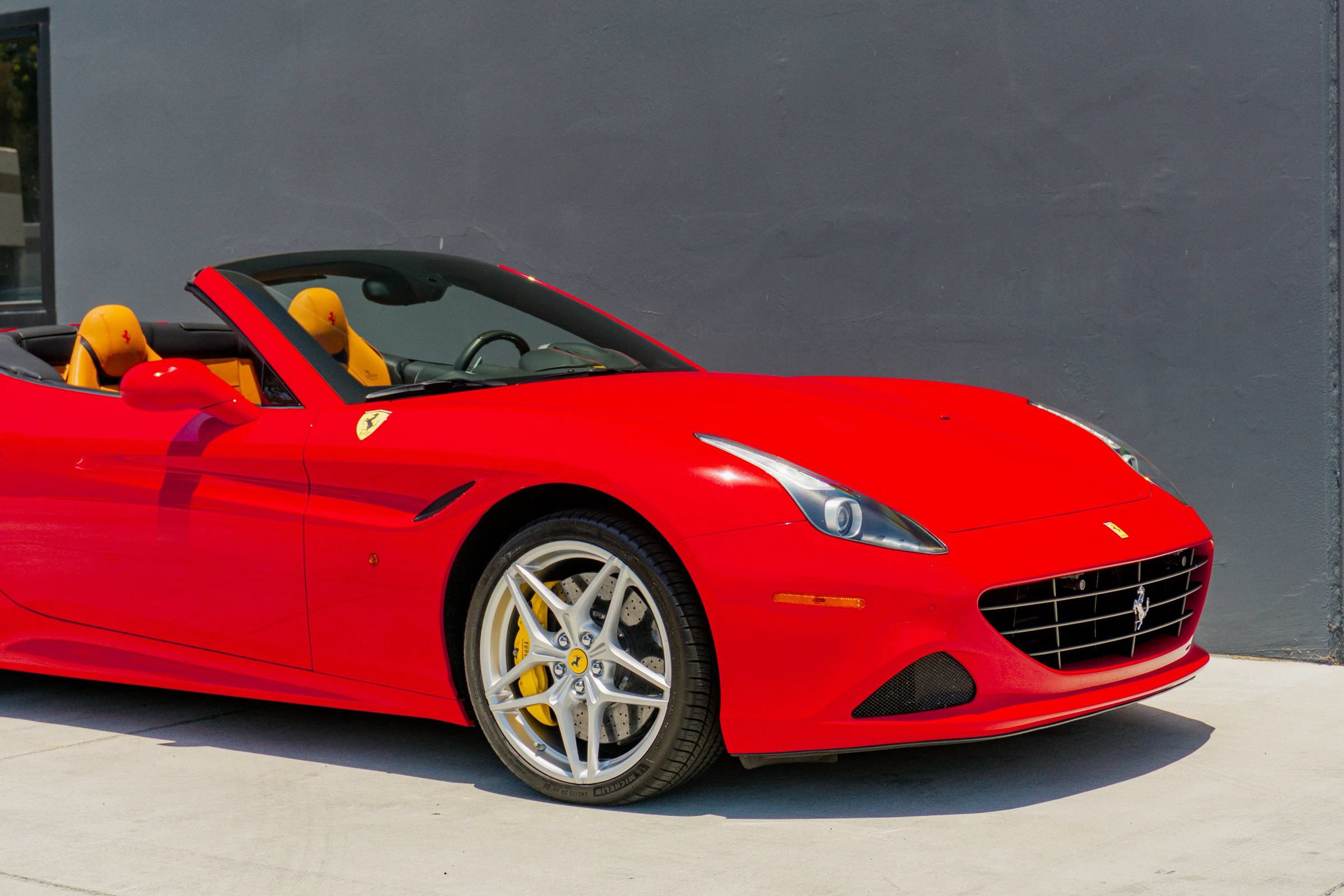 Used 2016 Ferrari California T RWD image 32
