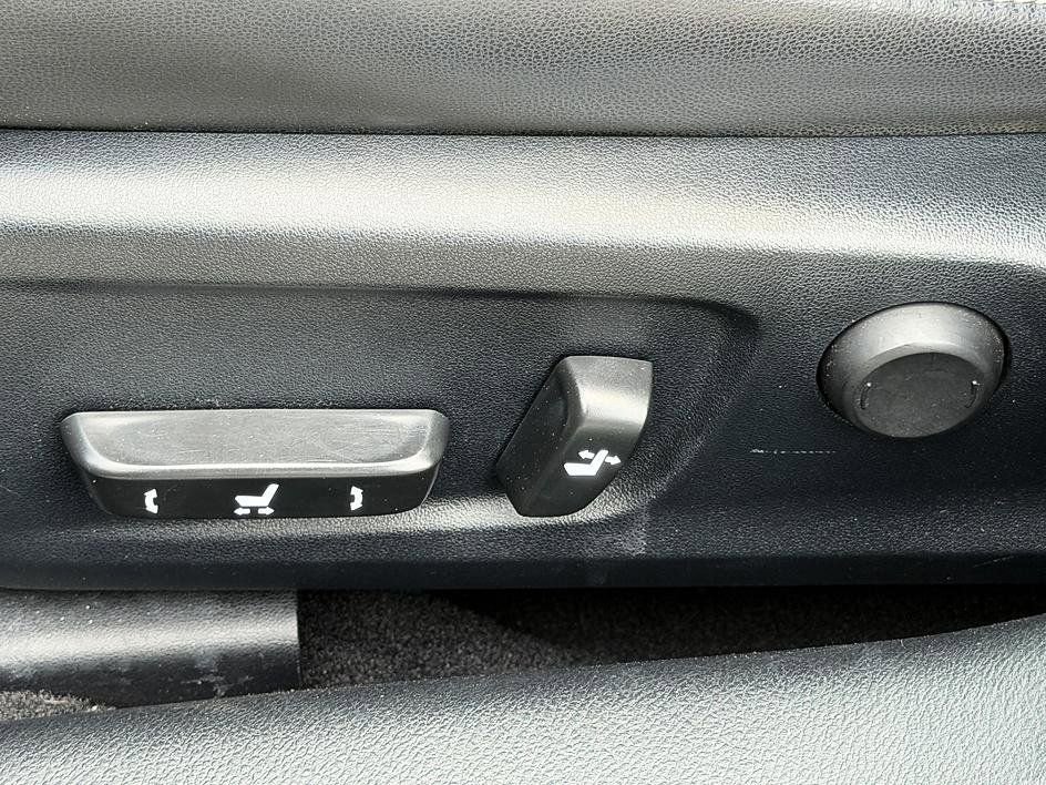 Used 2016 Lexus IS 200t w/ Navigation System Package RWD image 23