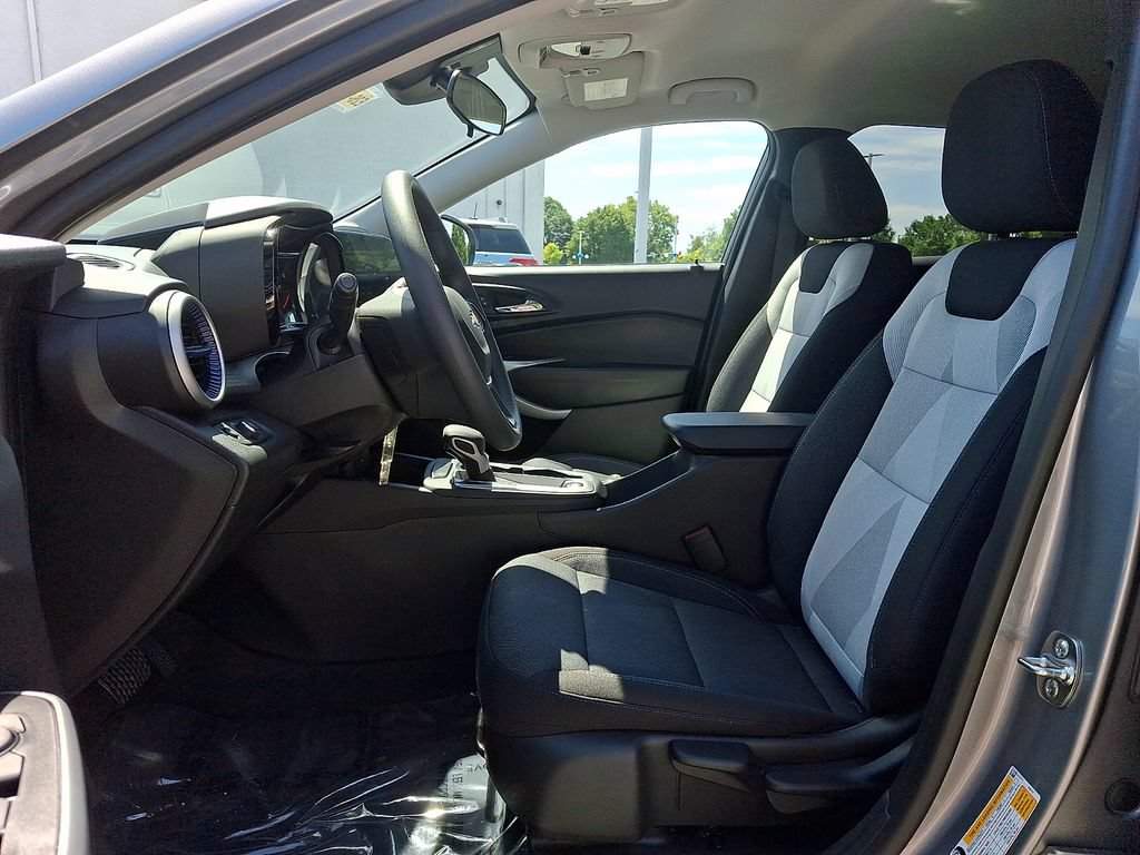 New 2026 Chevrolet Trax LS w/ LS Convenience Package FWD image 9