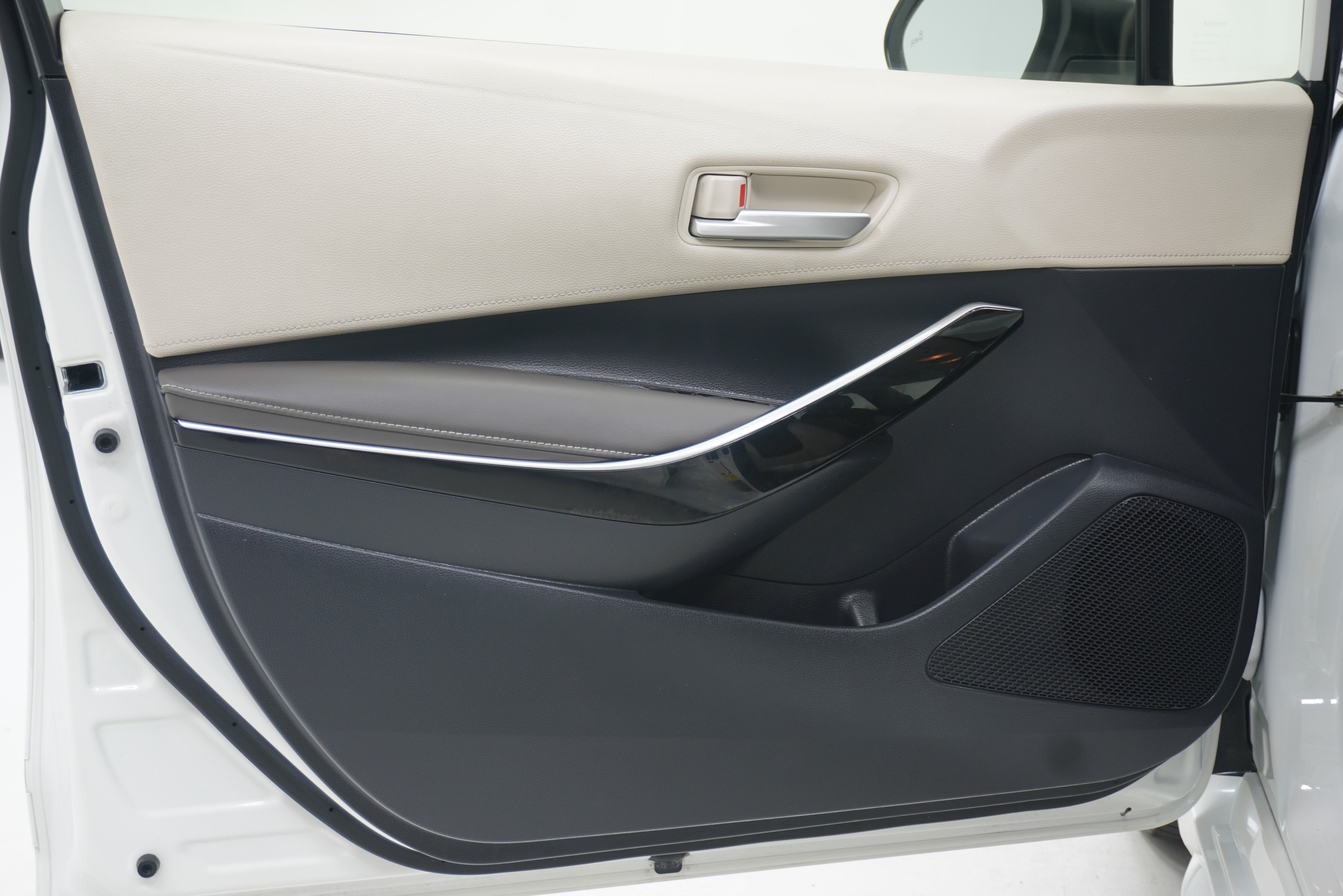 Used 2020 Toyota Corolla XLE FWD image 13