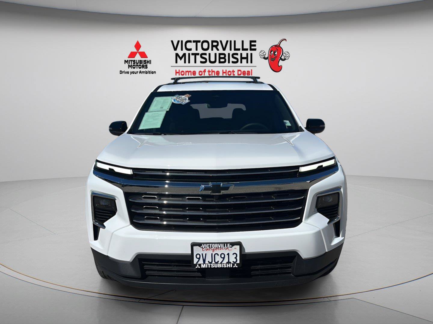 Used 2025 Chevrolet Traverse LT w/ LPO, Floor Liner Package FWD image 2