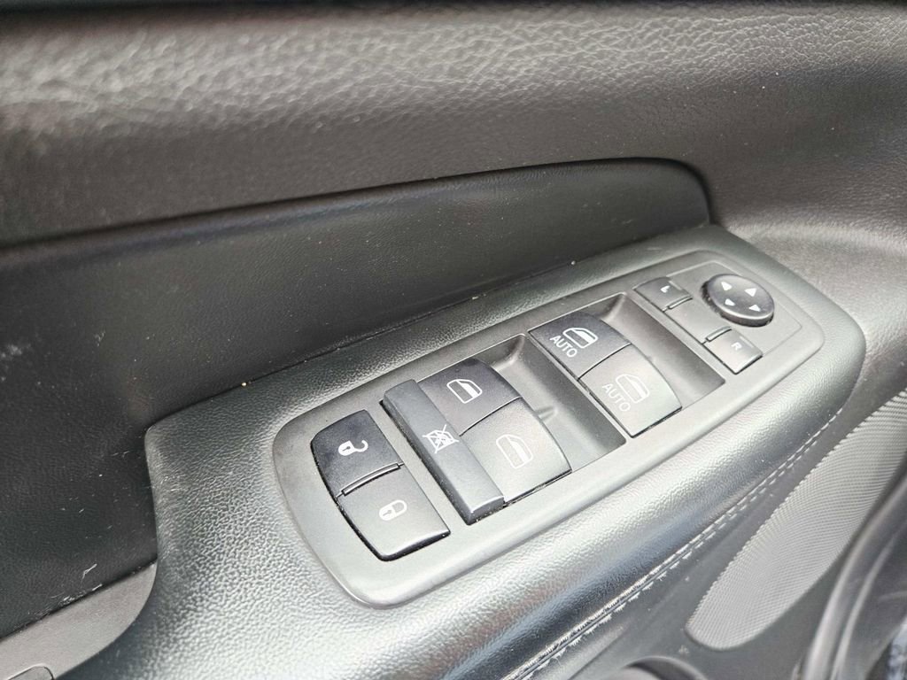 Used 2020 Jeep Grand Cherokee Altitude image 36