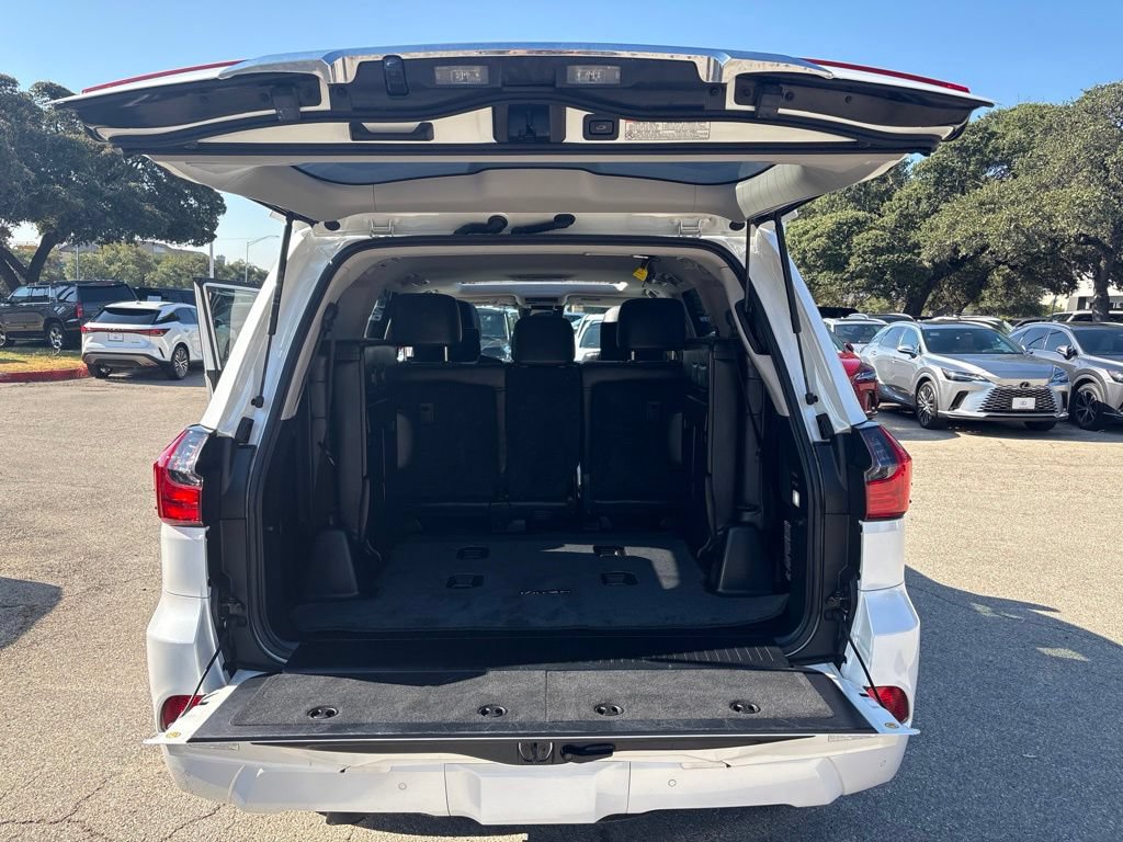 Used 2019 Lexus LX 570 4WD w/ Luxury Package image 21
