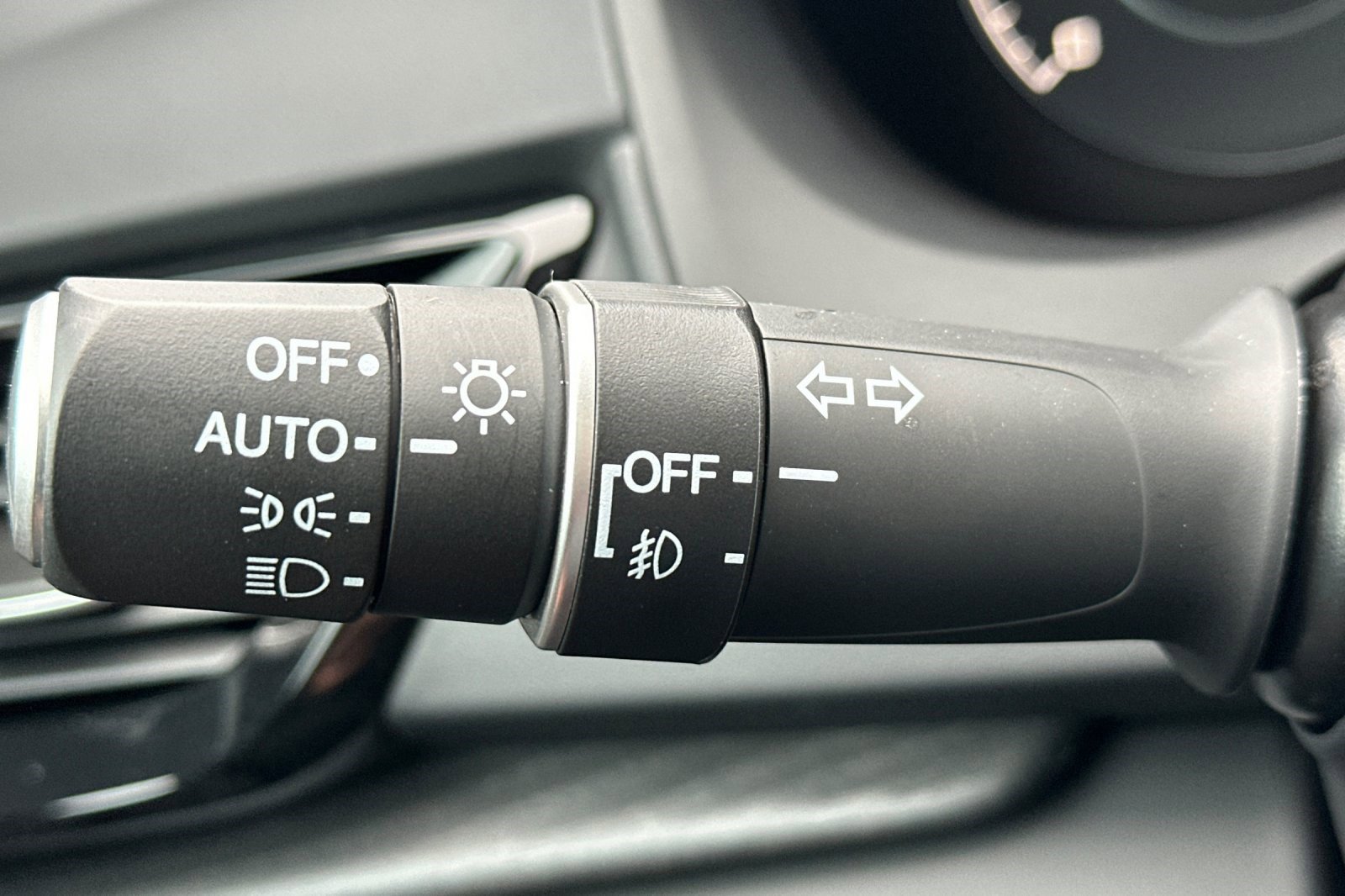 Certified 2025 Acura RDX SH-AWD w/ Advance Package image 34