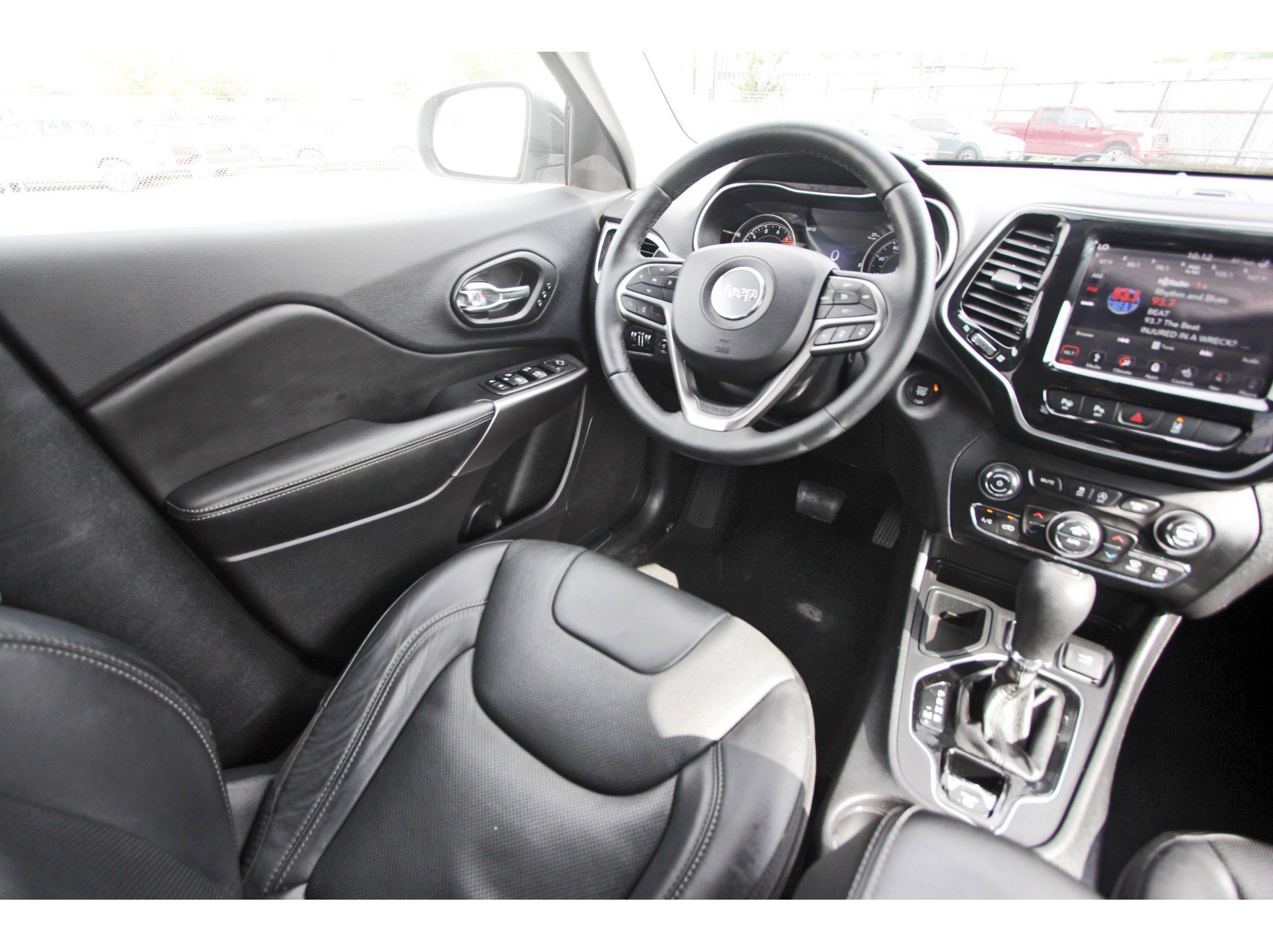 Used 2019 Jeep Cherokee Limited w/ Luxury Group image 10