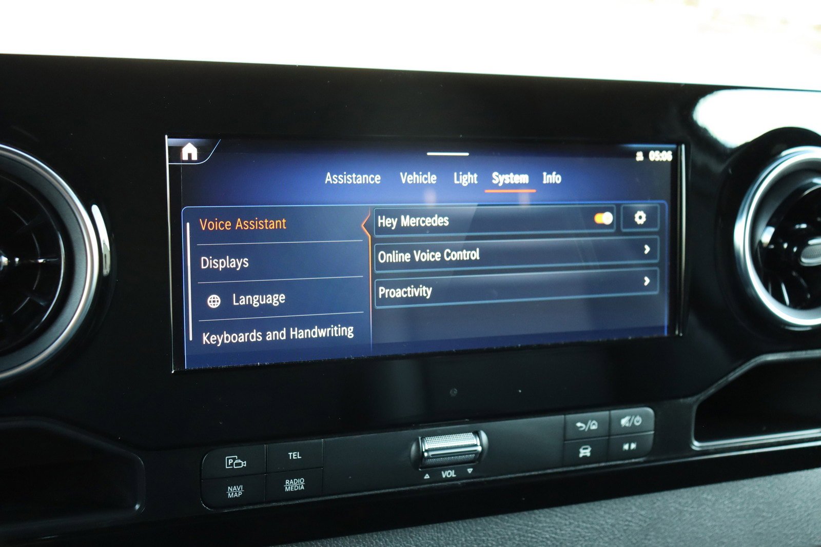 Used 2024 Mercedes-Benz eSprinter 170 Cargo image 37