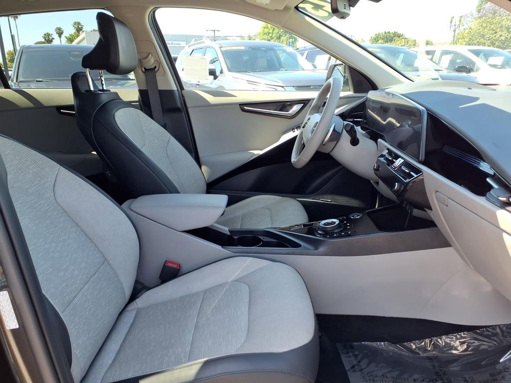 Certified 2023 Kia Niro Wave FWD image 10