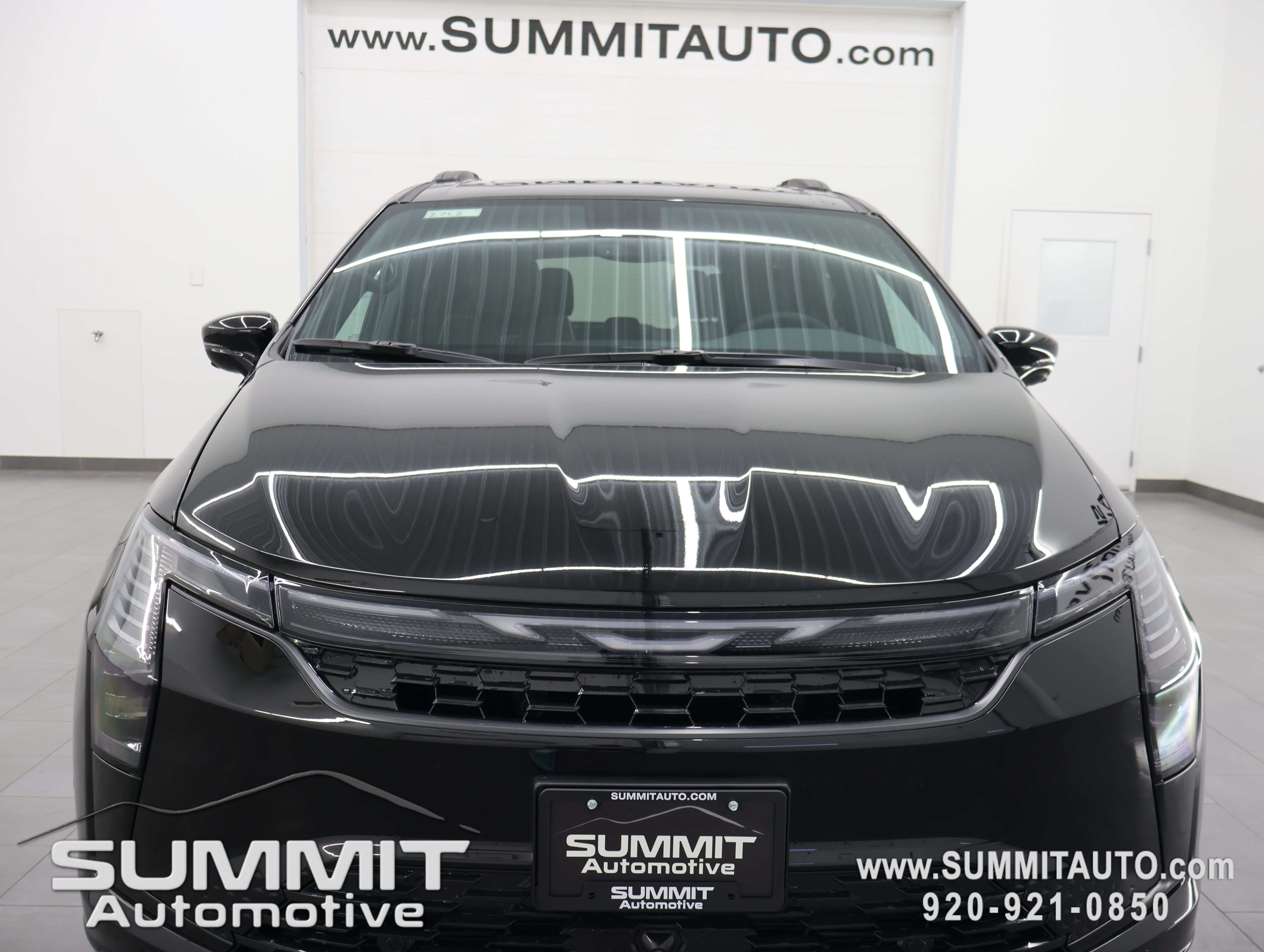 New 2027 Chrysler Pacifica Limited w/ Family Tech Group AWD/4WD image 28