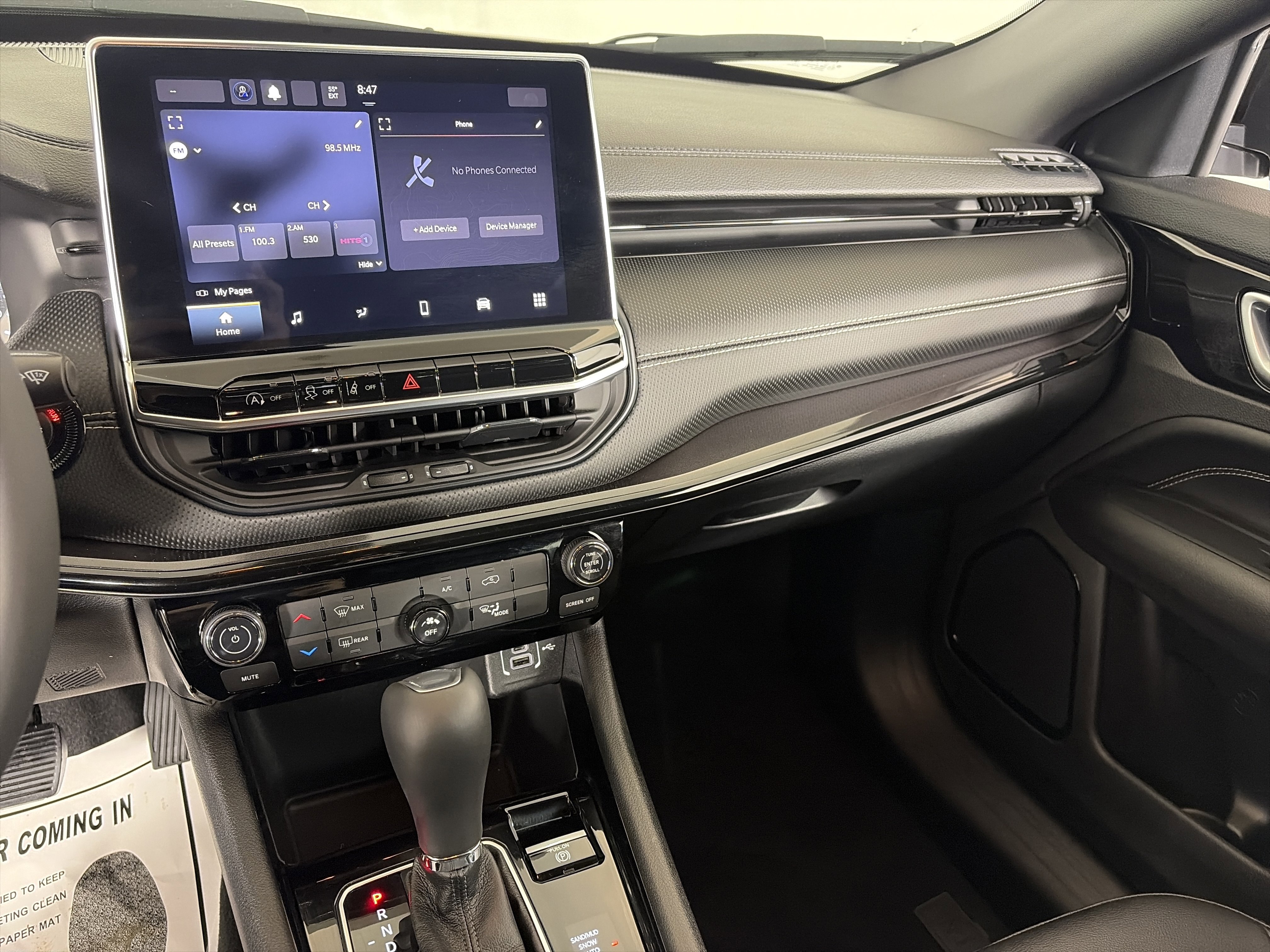 Used 2024 Jeep Compass Latitude w/ Convenience Group AWD/4WD image 4