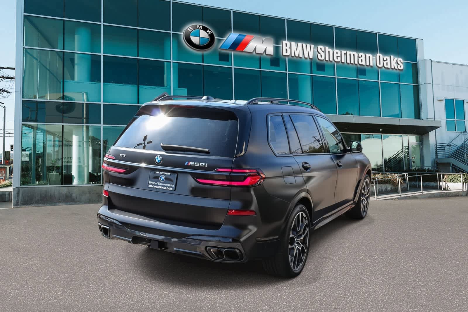 Certified 2024 BMW X7 M60i w/ Executive Package AWD/4WD image 4