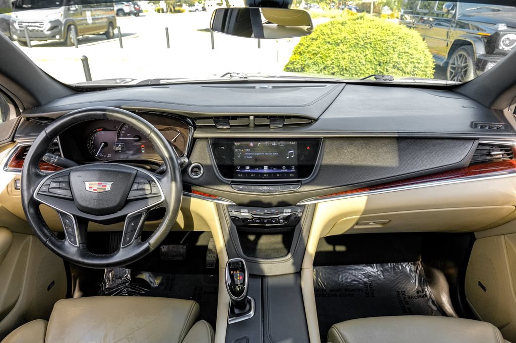 Used 2017 Cadillac XT5 Luxury w/ Driver Awareness Package FWD image 11