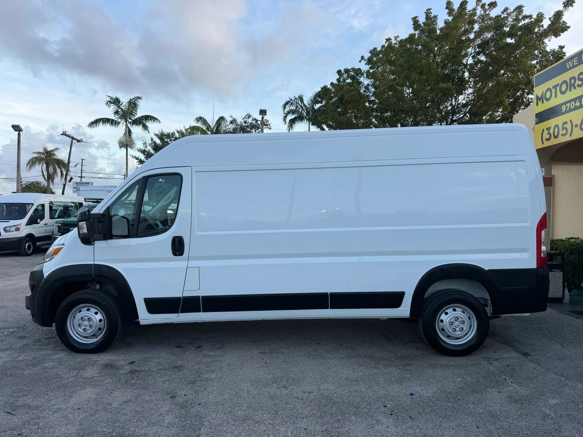 Used 2023 RAM ProMaster 2500 159 High Roof FWD image 2
