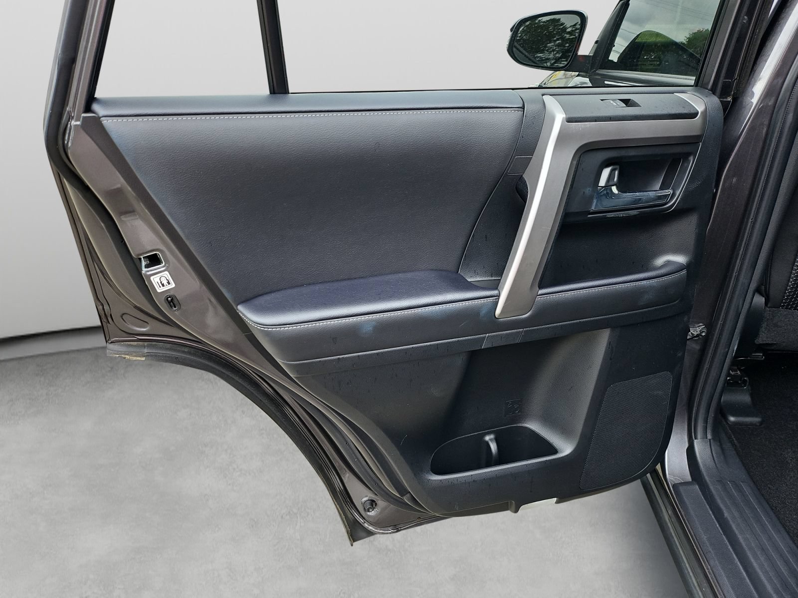 Used 2023 Toyota 4Runner SR5 Premium w/ Moonroof Package RWD image 29