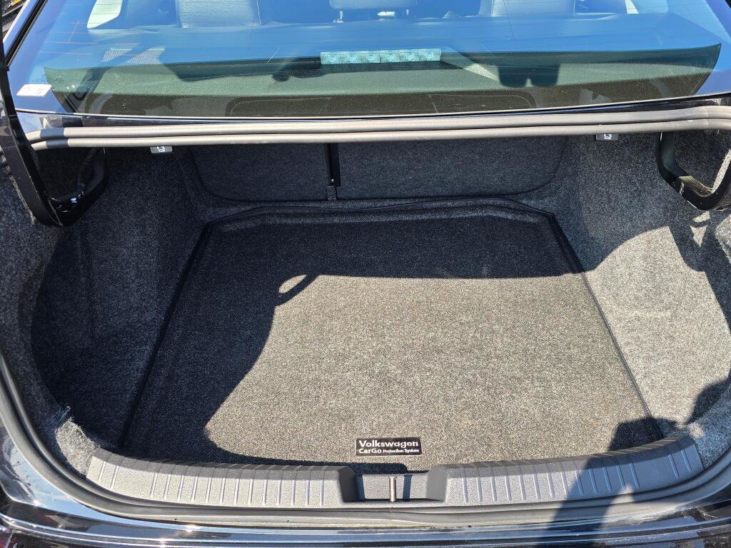 Certified 2025 Volkswagen Jetta SE FWD image 16