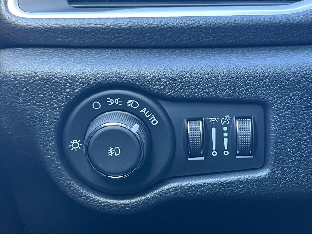 New 2026 Chrysler Pacifica Select FWD image 12