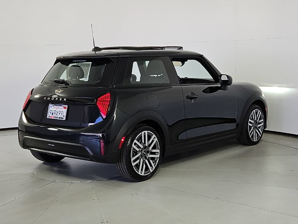 Used 2026 MINI Cooper 2-Door Hardtop FWD image 7