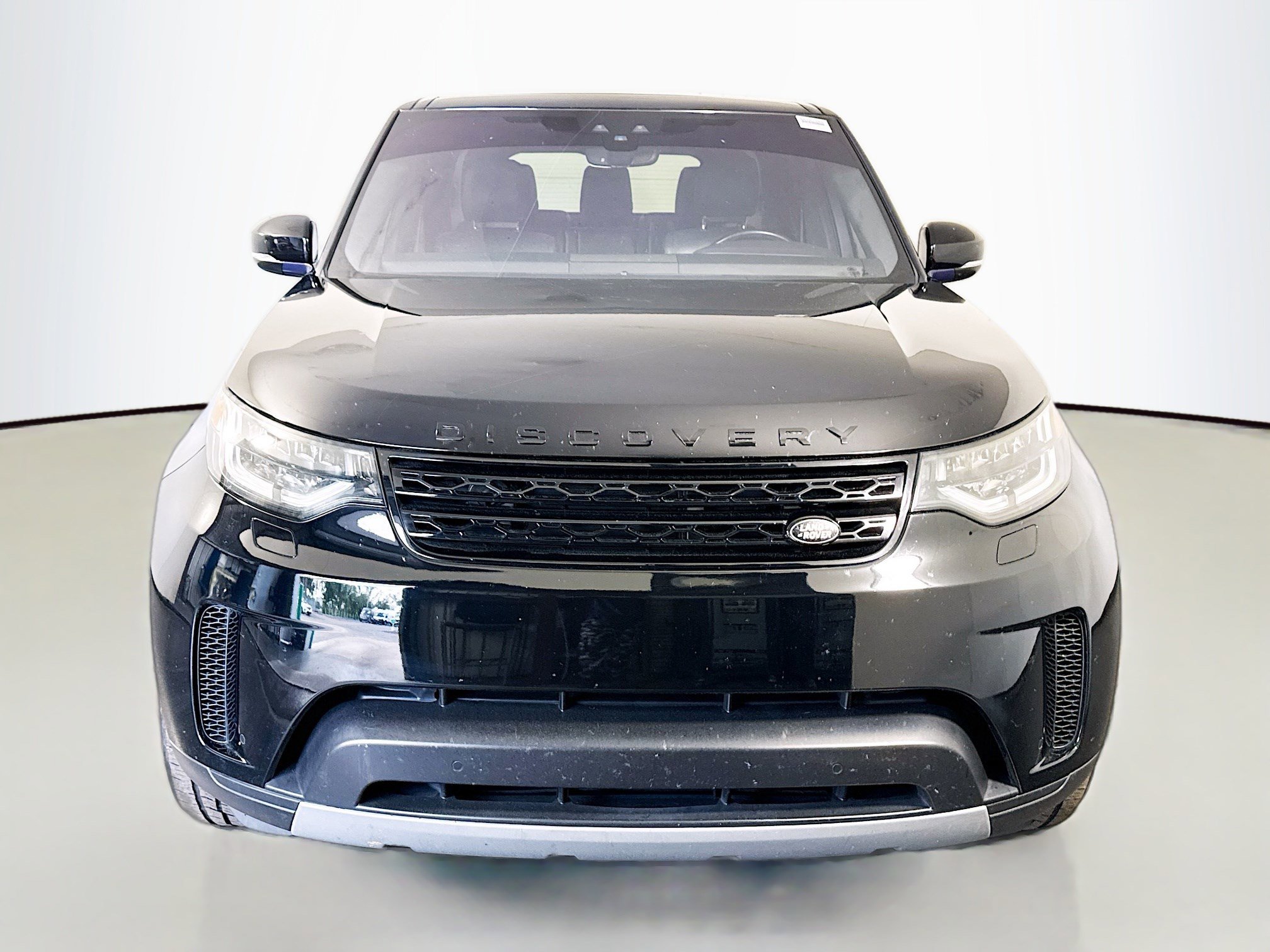 Used 2019 Land Rover Discovery SE AWD/4WD image 2