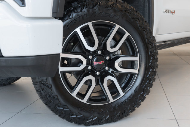 Used 2022 GMC Sierra 1500 AT4 w/ AT4 Preferred Package AWD/4WD image 3