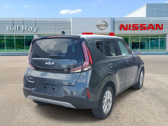 Used 2025 Kia Soul LX w/ LX Technology Package FWD image 4