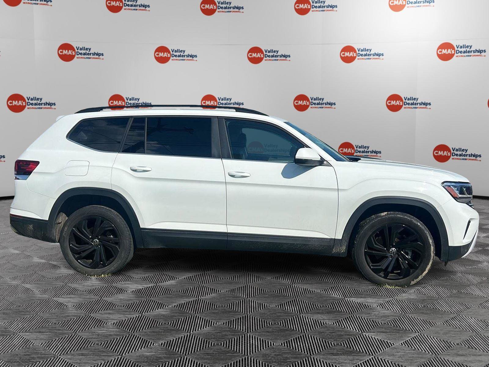 Used 2023 Volkswagen Atlas SE w/ Black Wheel Package AWD/4WD image 15