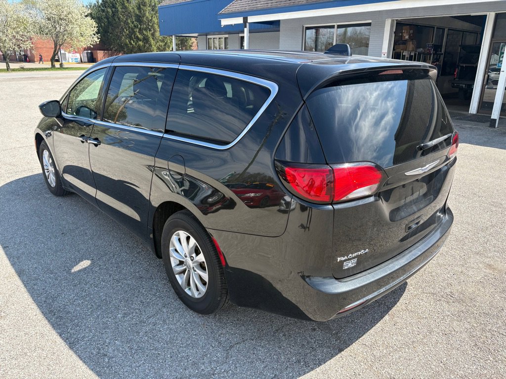 Used 2018 Chrysler Pacifica Touring Plus image 6