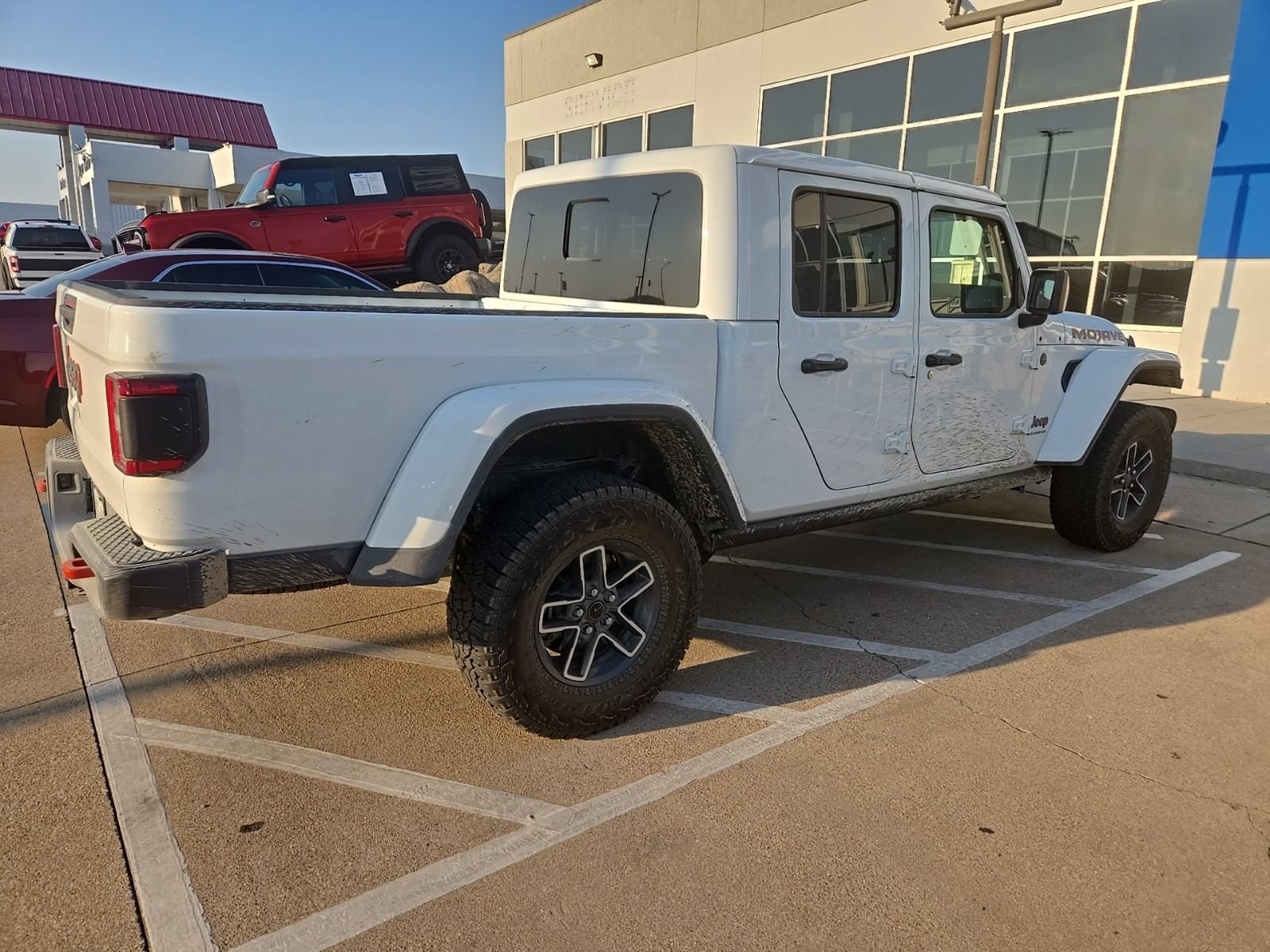 Used 2025 Jeep Gladiator Mojave w/ Convenience Group AWD/4WD image 6