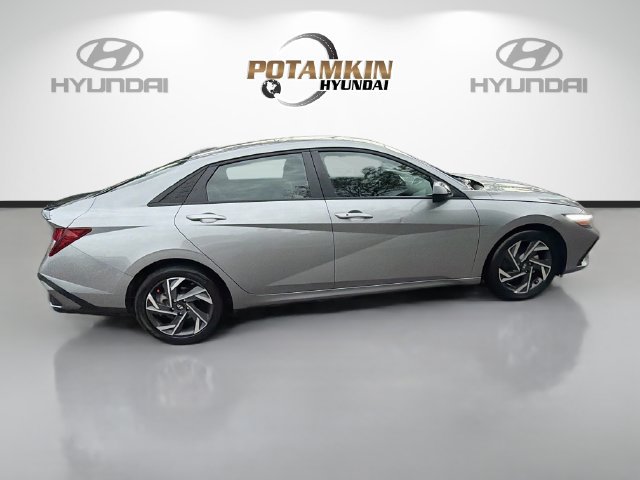 Certified 2025 Hyundai Elantra Sport FWD image 5