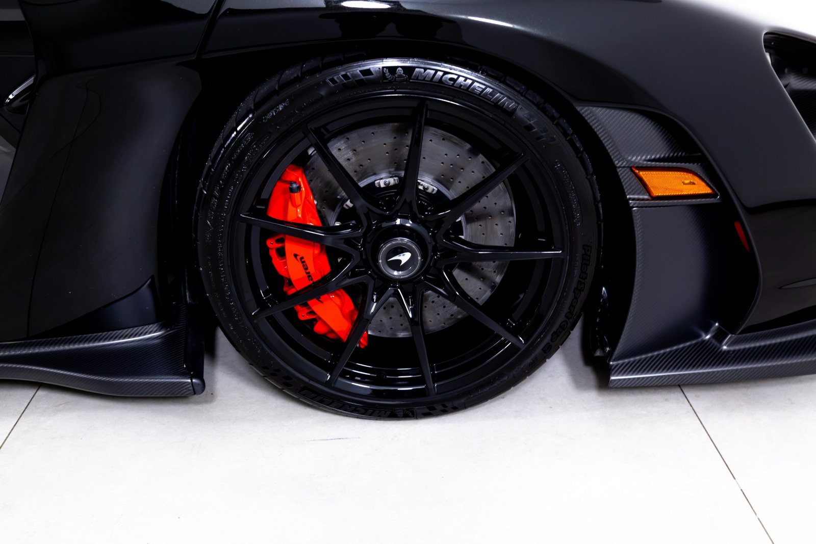 Used 2019 McLaren Senna RWD image 31