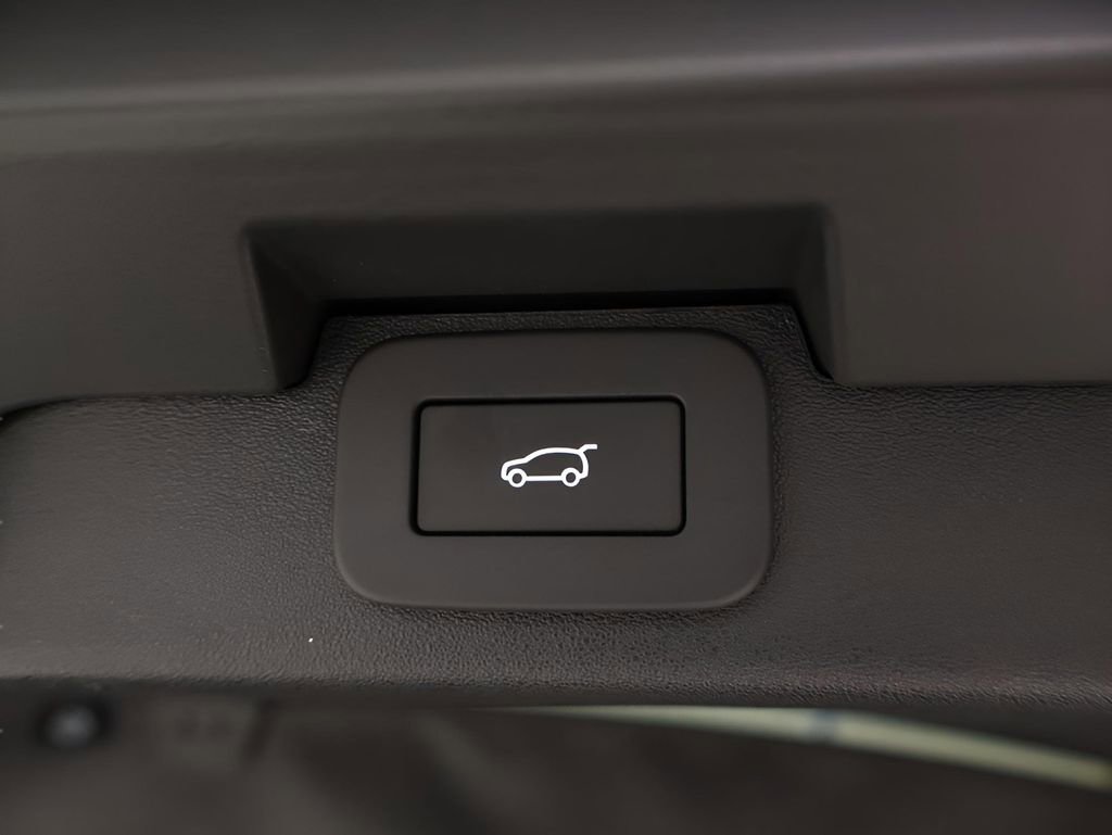 Certified 2025 Land Rover Discovery Metropolitan Edition image 37