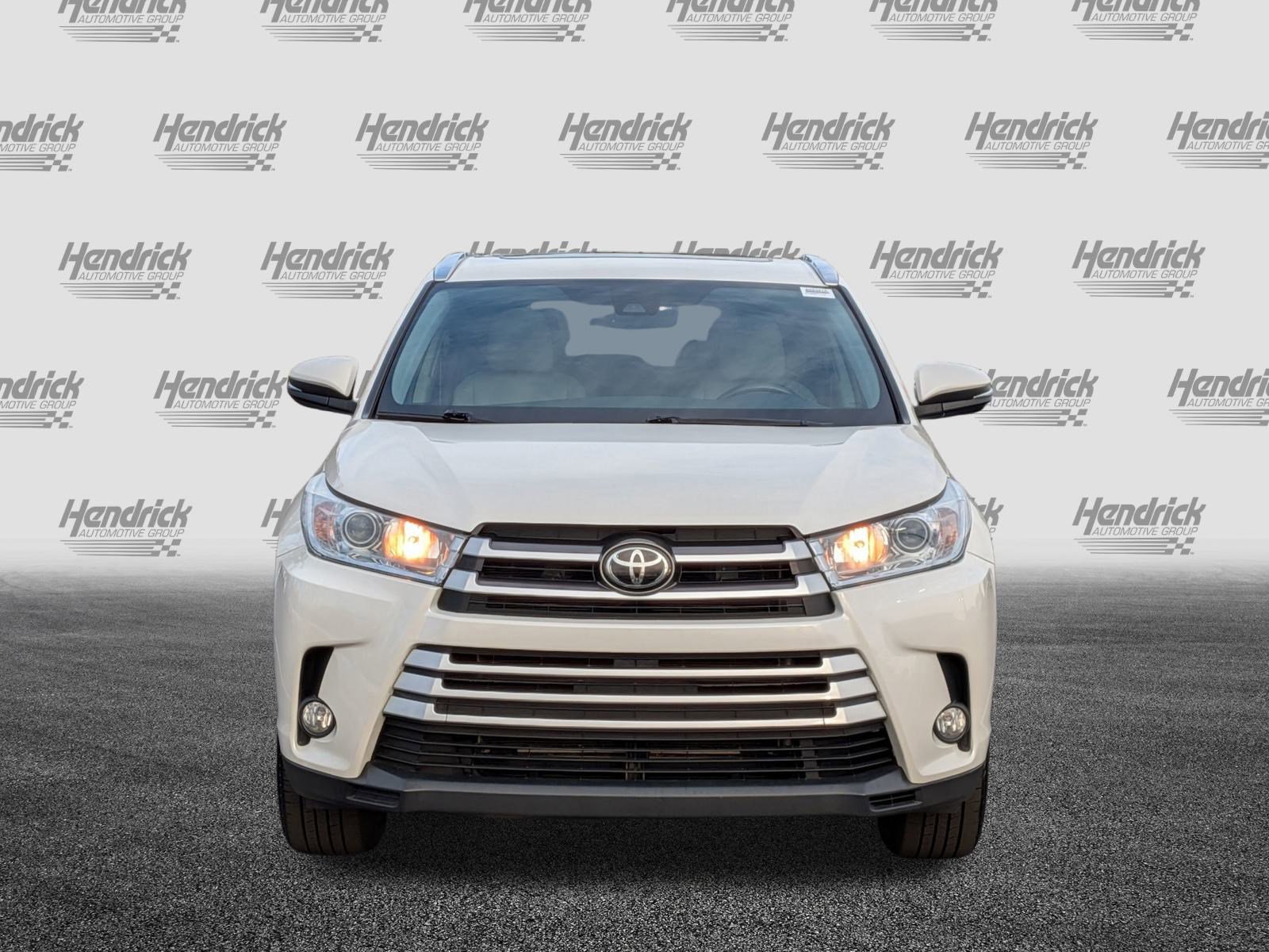Used 2019 Toyota Highlander XLE image 3