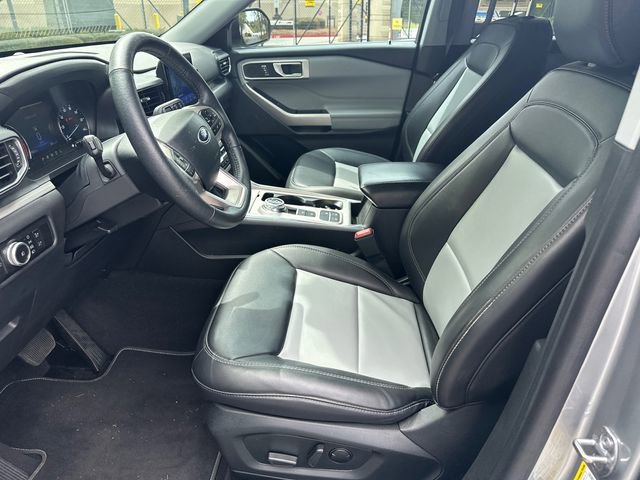 Used 2023 Ford Explorer XLT w/ Equipment Group 202A image 11
