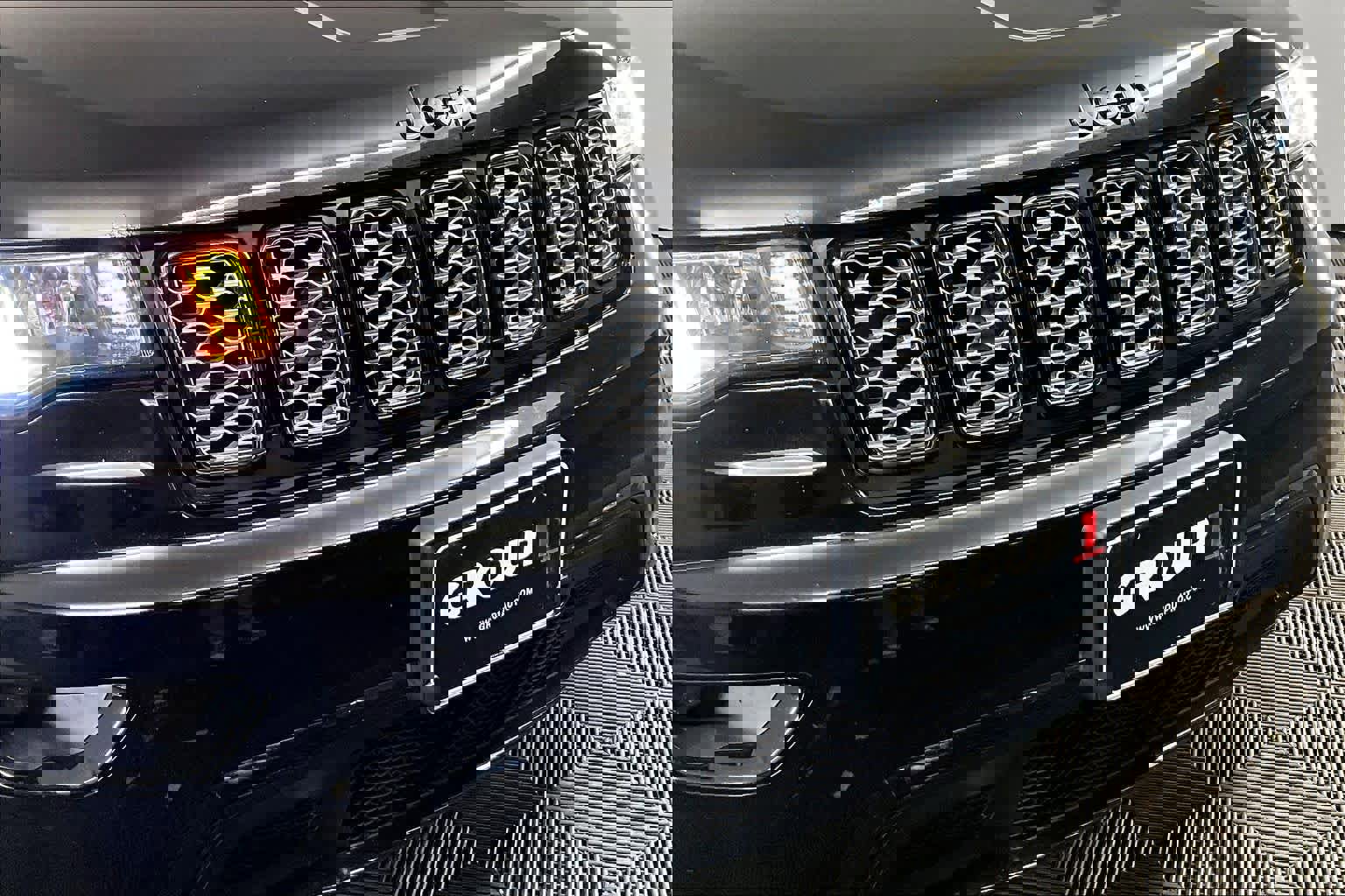 Used 2018 Jeep Grand Cherokee Altitude AWD/4WD image 27