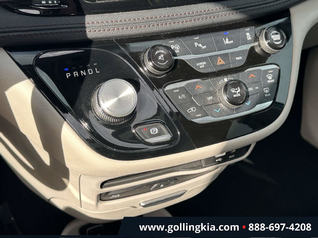 Used 2017 Chrysler Pacifica Limited FWD image 27