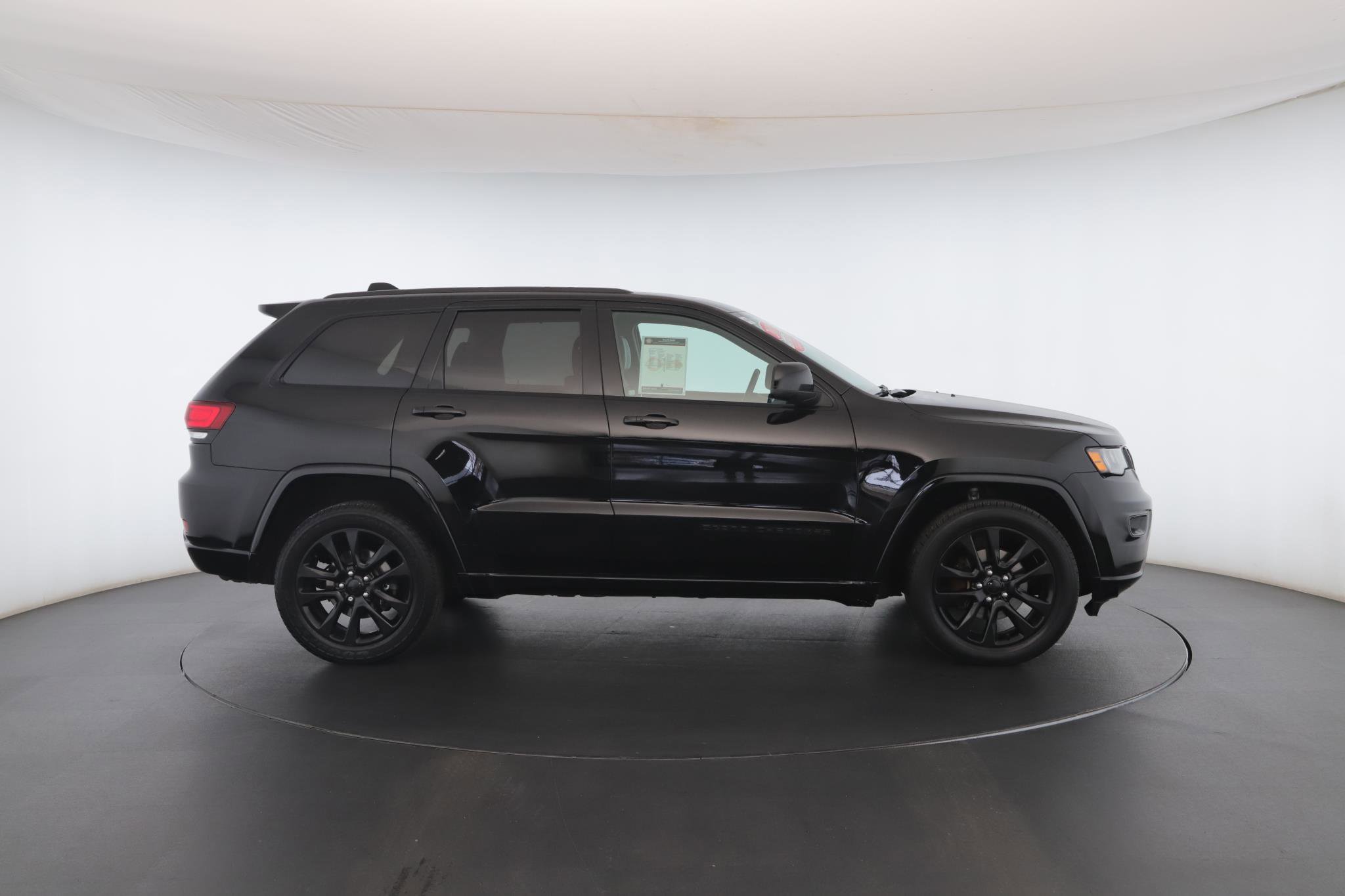 Used 2019 Jeep Grand Cherokee Altitude AWD/4WD image 22