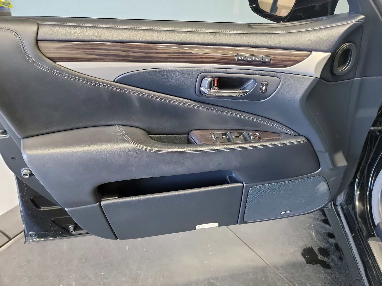 Used 2016 Lexus LS 460 AWD w/ Comfort Package image 13
