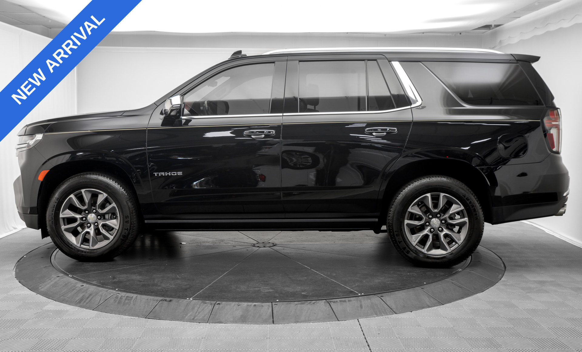 Used 2023 Chevrolet Tahoe Premier AWD/4WD image 4